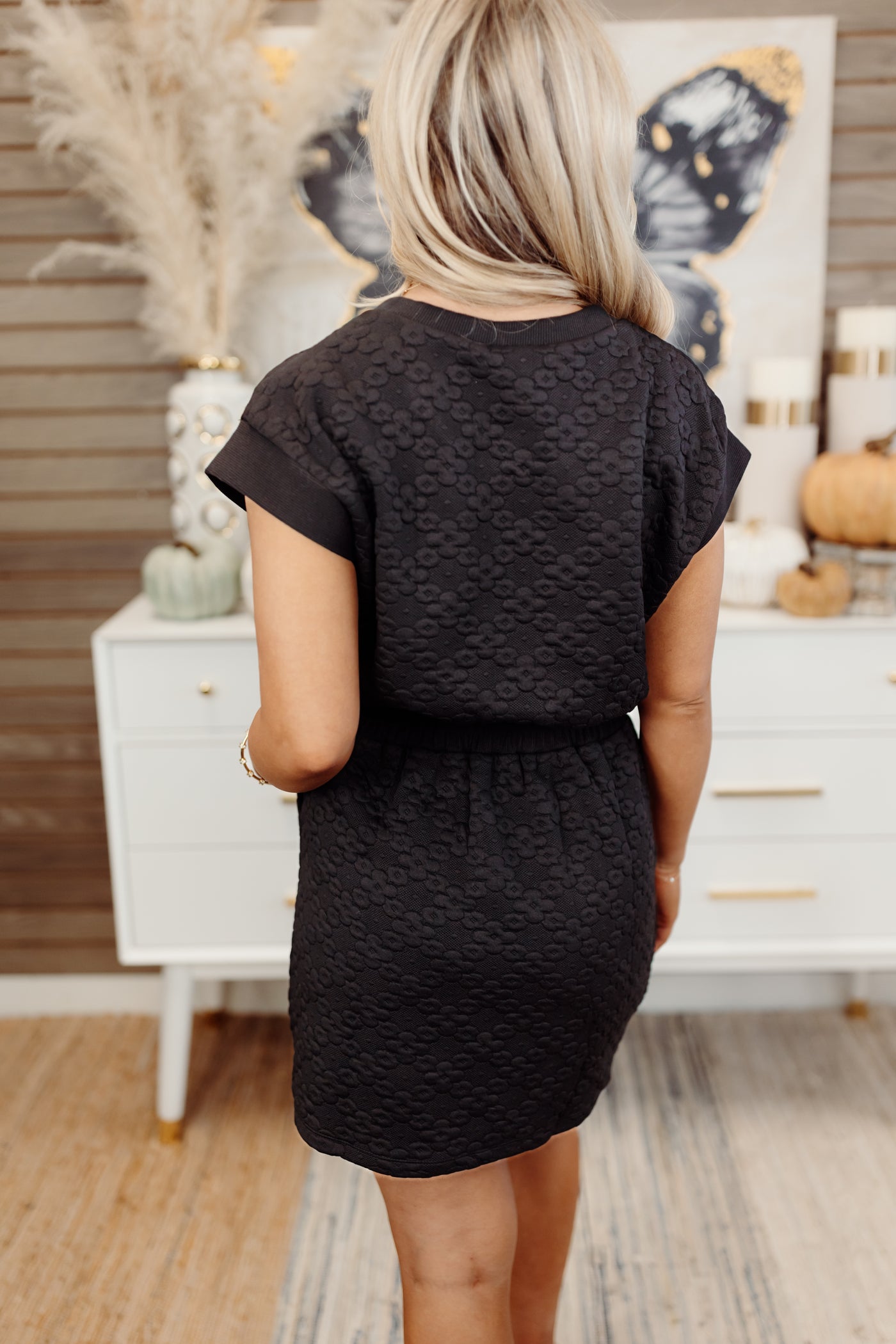 Black Textured Short Sleeve Round Neck Mini Dress