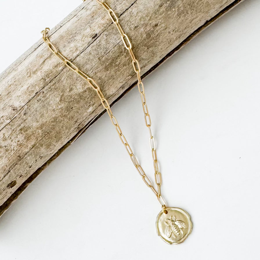 VIRTUE TS BEE DISC SMALL PAPERCLIP NECKLACE