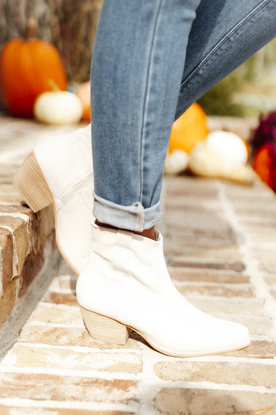 Dolce Vita Silma Booties Ivory Nubuck