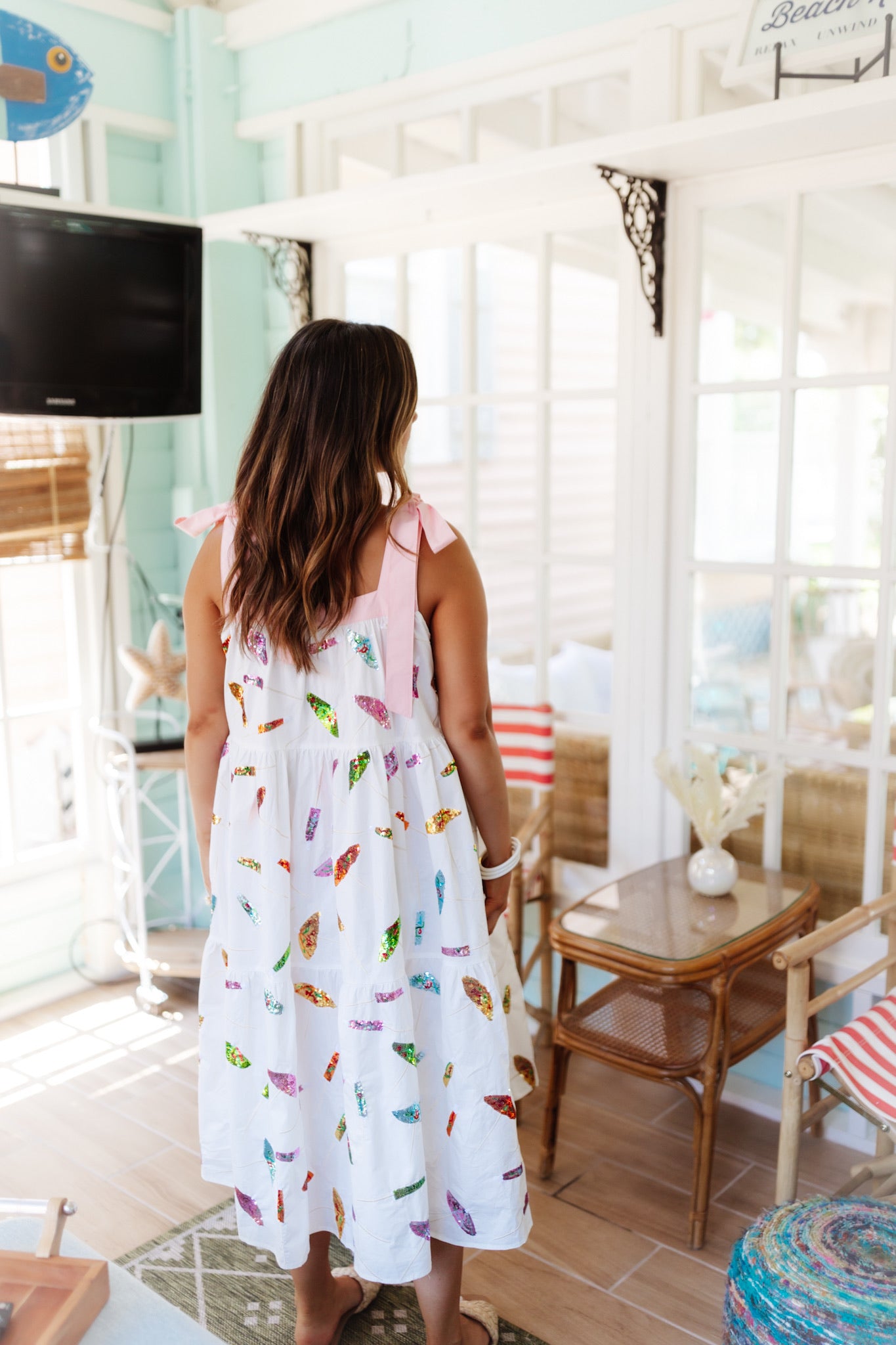 Queen Of Sparkles White Cocktail Umbrella Maxi