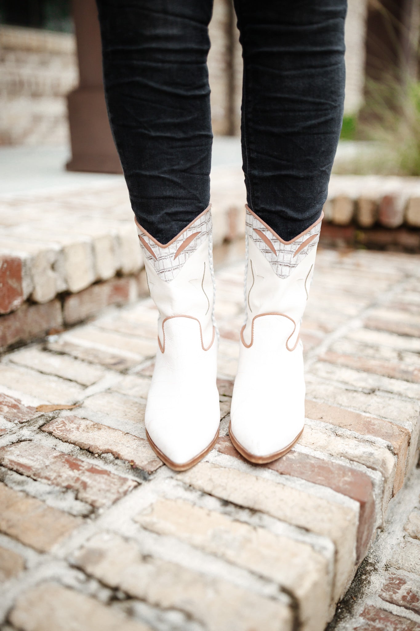 Dolce Vita Loral Booties in Leather Ivory