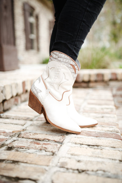 Dolce Vita Loral Booties in Leather Ivory